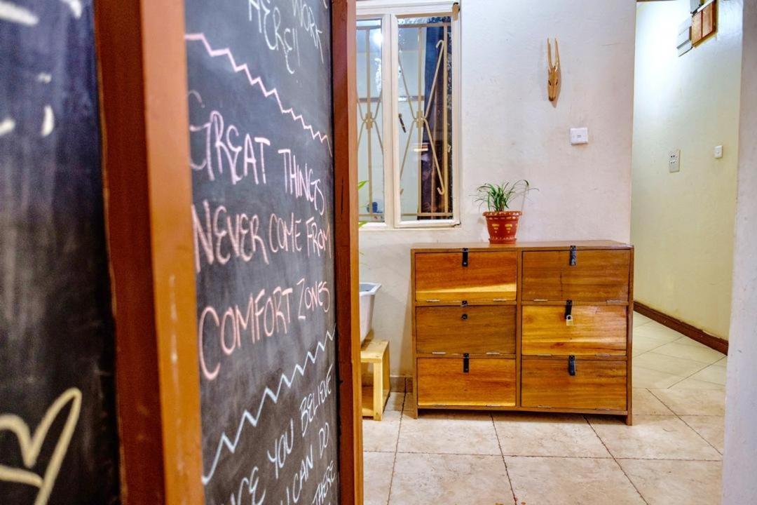 Auberge de jeunesse The Five Horsemen à Kampala Extérieur photo