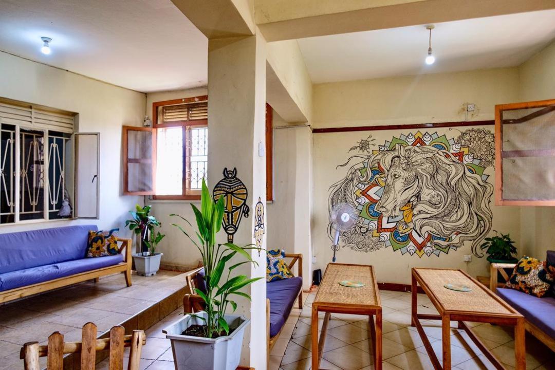 Auberge de jeunesse The Five Horsemen à Kampala Extérieur photo