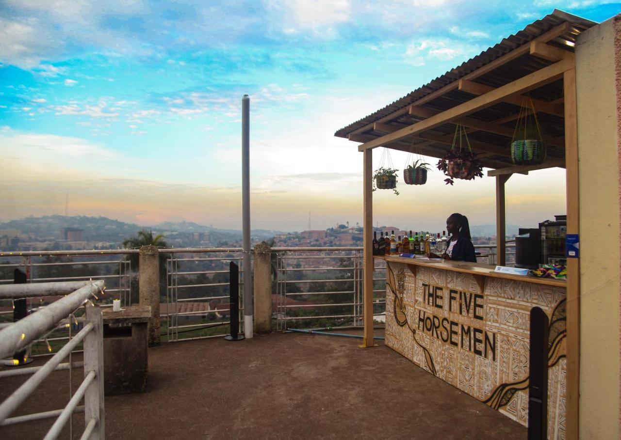 Auberge de jeunesse The Five Horsemen à Kampala Extérieur photo