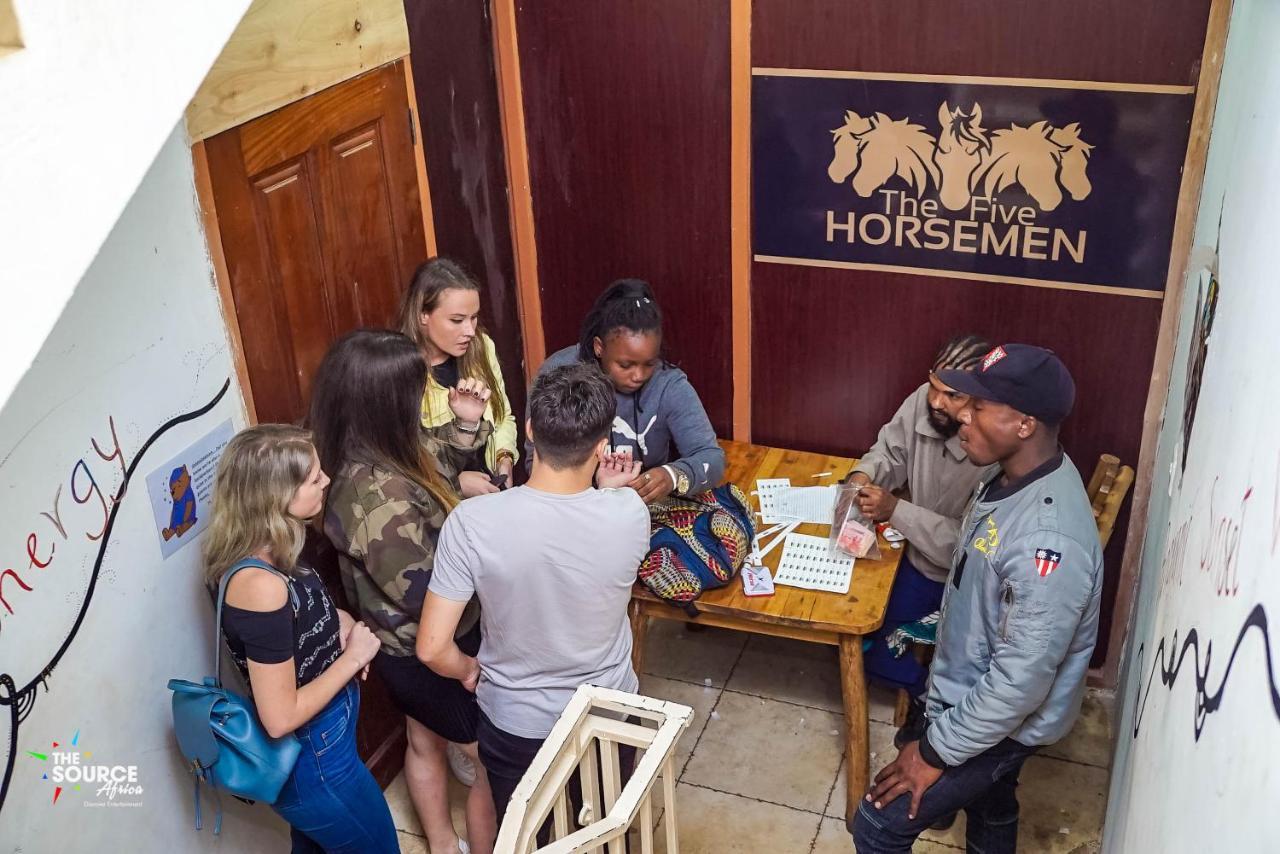 Auberge de jeunesse The Five Horsemen à Kampala Extérieur photo